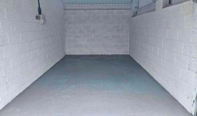 190sqft / 18m2 Storage or Business Unit